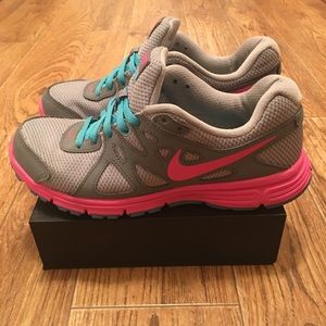 nike revolution 2 womens